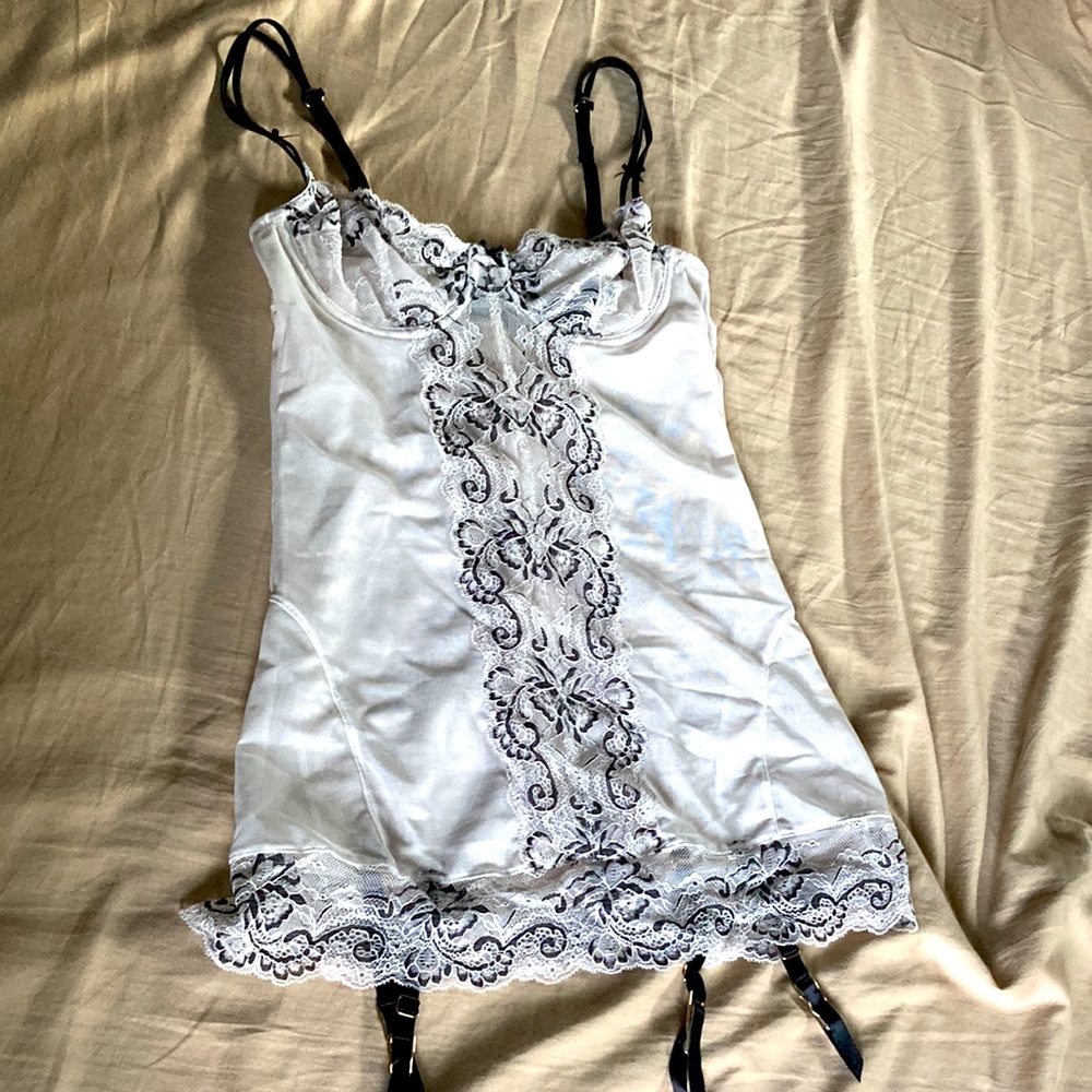 NWOT Bridal White Lingerie S Garter blush
